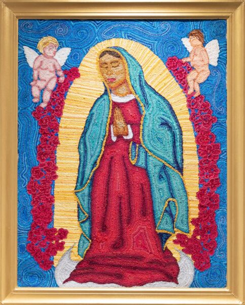 A religious virgin in a mediative pose with two little angels on the top left and right.