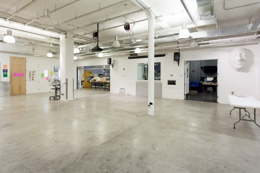 The digital sculpture lab before is used for classes, lectures or exhibitions. Its big dimensions allows to display complex and large sculptural installations.